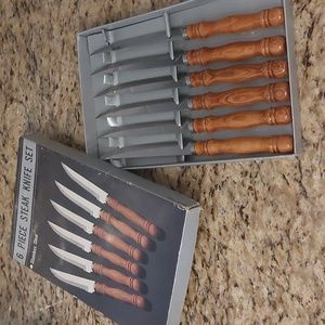 NWOT, VINTAGE STEAK KNIVES SET OF 6 WITH WOODEN HANDLE (VERY LIGHT)